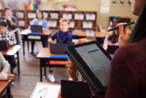 Digital at school: yes to education, but no to terminals?