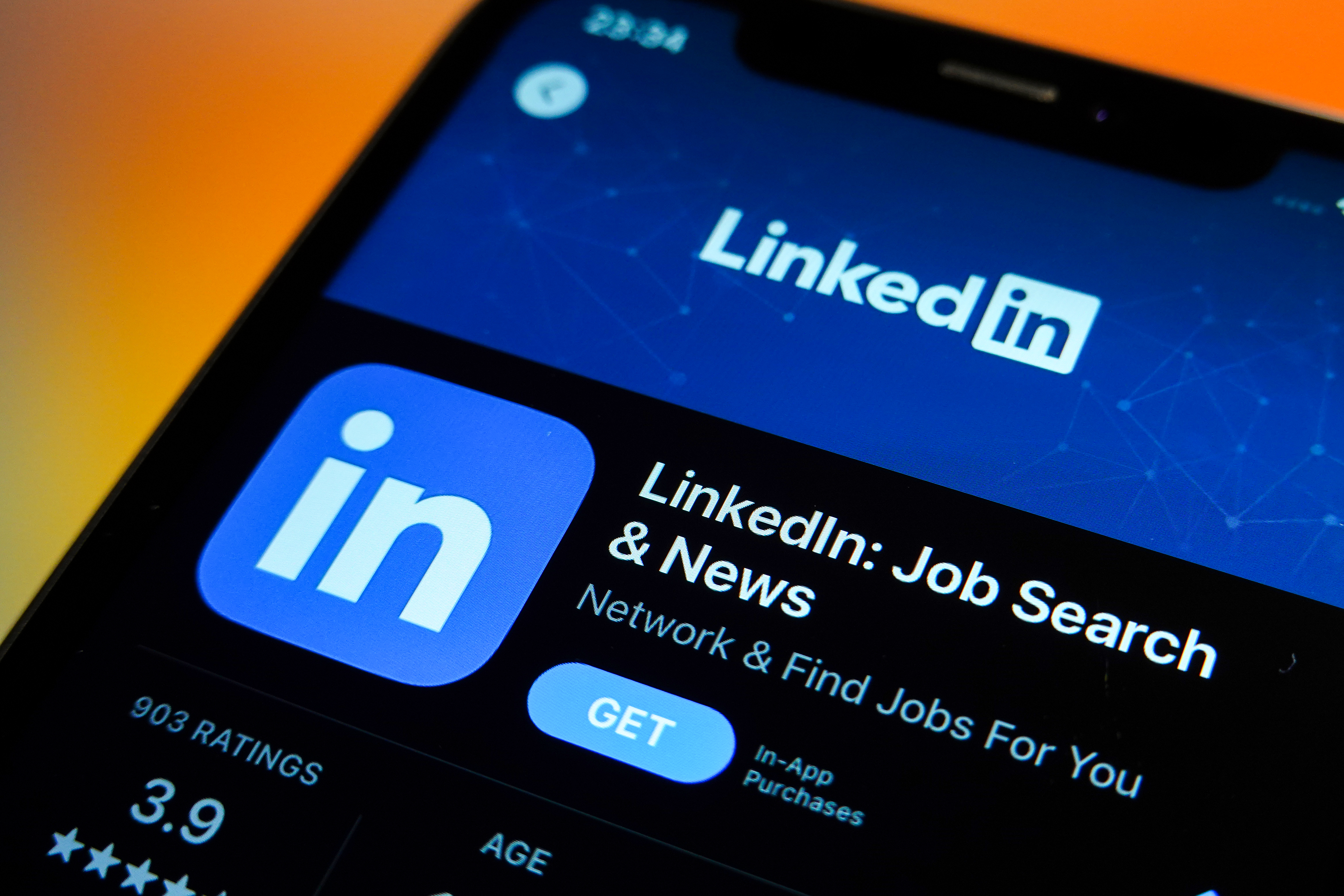 On LinkedIn, AI helps you search for a job and recruit