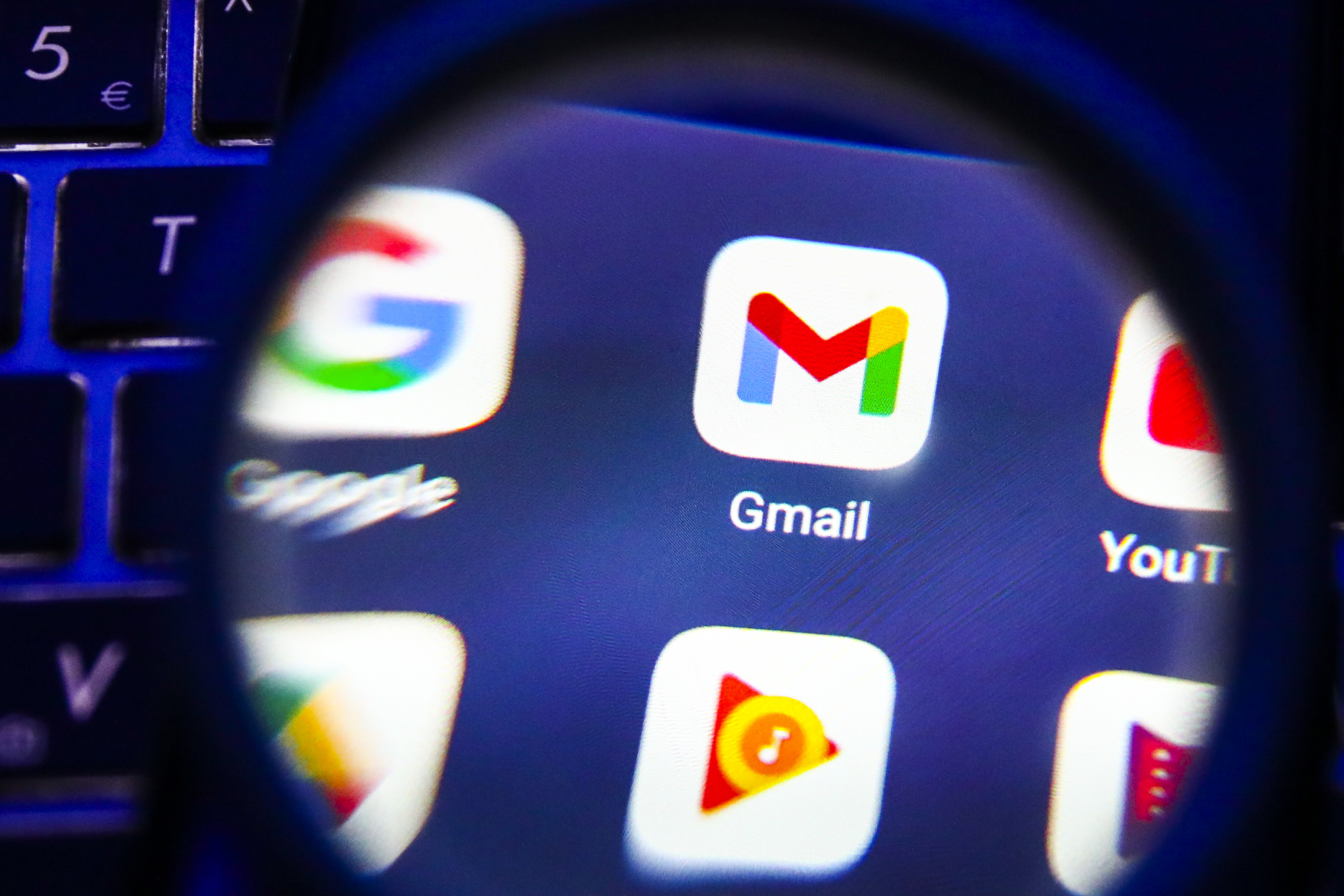 On Android, the next Gmail interface looks like a chat